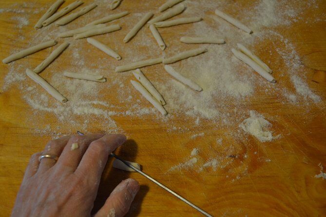 Apulian cooking class fresh pasta and focaccia - From apertivo to lunch: how the food is served