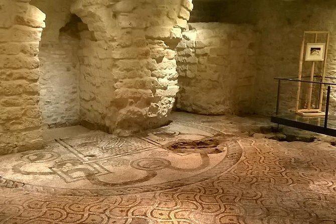 Archaeological tour of Bari: the treasures of the Old City - Largo San Sabino and the 49 Block: medieval houses that survived