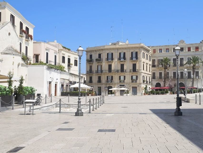 Bari: Alleys of the Ancient Village Exploration Tour - Into the narrow alleys: how to enjoy the maze without getting lost