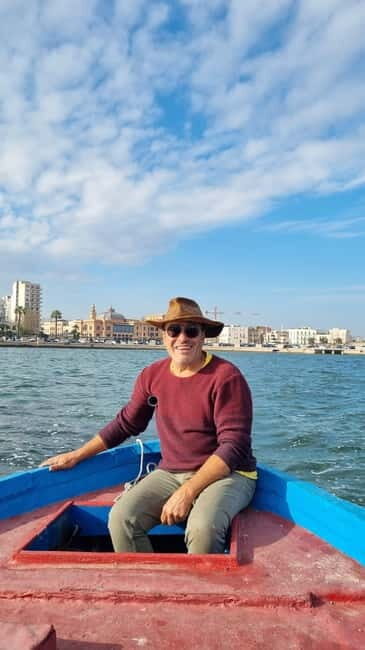 Bari: Boat trip over "Gozzovigliando", fishermen boat - Cruising Bari from the water: San Nicola, Fortino, and the city walls