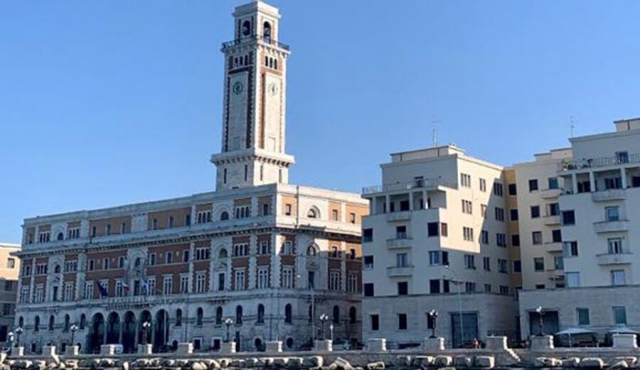 Bari by boat: admire the city from the sea with Aperitivo - Skippers, Music Playlists, and the Pace of the Trip