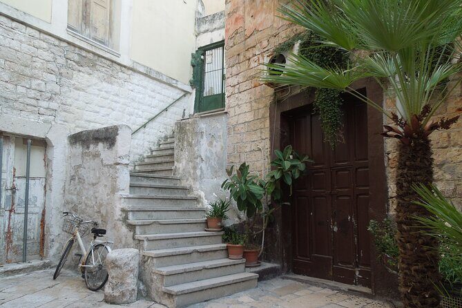 Bari Food and History Private Tour - Tiered Pricing - Cattedrale di San Sabino: White Stone and Rose Windows