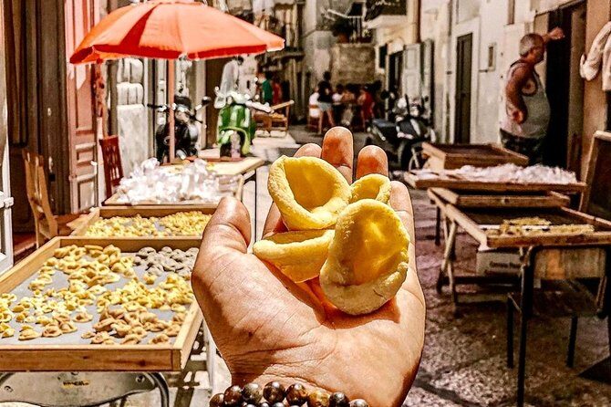 Bari: Guided Tour of the Old Town with Street Food - Piazza del Ferrarese and Piazza Mercantile: The City’s Big-Square Map