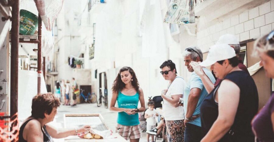 Bari: Guided Walking Tour - Basilica di San Nicola and the Cathedral of Saint Sabinus: What to Look For Without Overloading