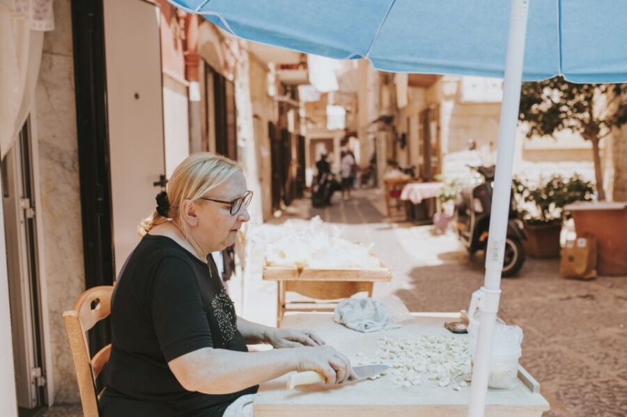 Bari Rickshaw Tour with Pasta Experience - Tasting Apulian Flavors: Fresh Tomato Sauce and Primitivo