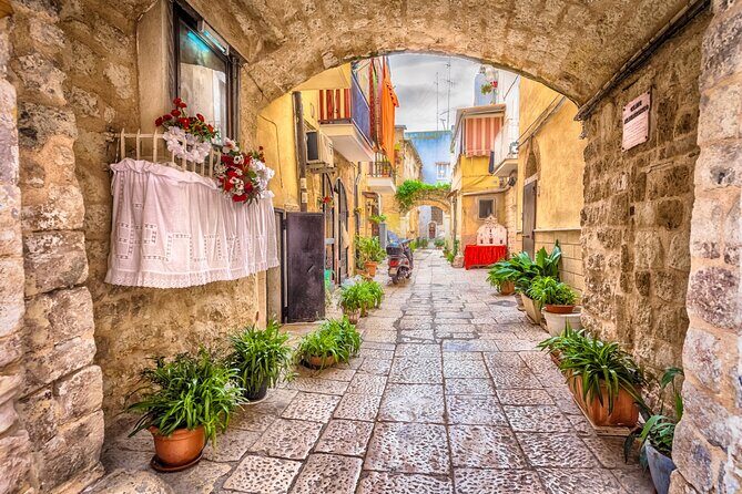 Bari Scavenger Hunt and Highlights Self Guided Audio Tour - Audio stories, local tips, and what to expect between riddles