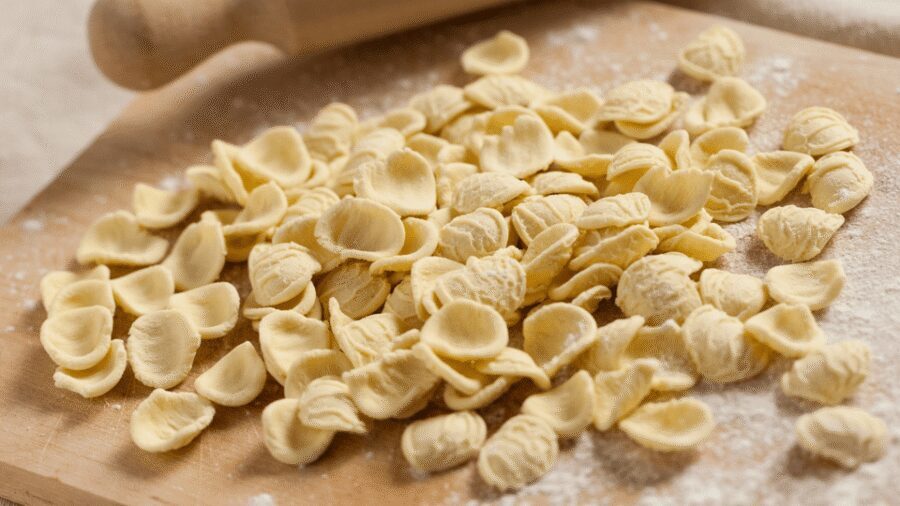 Bari: Street Food Walking Tour with Wine Tasting - Starting in Piazza San Nicola: the right place to orient yourself