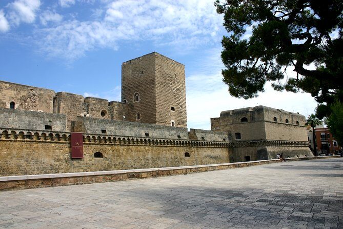Bari Walking tour in small group - The Start at Castello Svevo di Bari: Exterior Views You Can Use