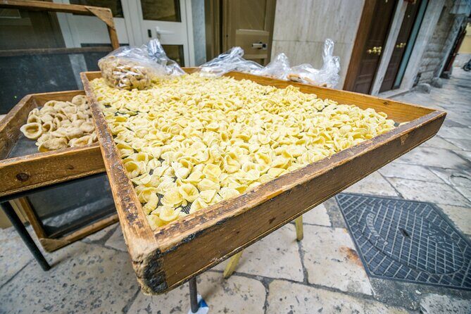 Bari’s Ultimate Street Food Tour - Small Group by Do Eat Better - How the walking tour actually feels with a small group