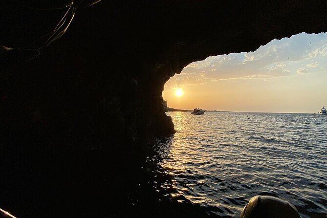 Boat excursion to Polignano a Mare between caves and coves - The end of the ride: prosecco and a snack