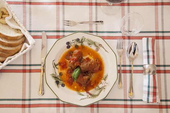 Cesarine: Market Tour & Home Cooking Class in Bari - The Lunch Table: Local Wine and That Family-Meal Pace