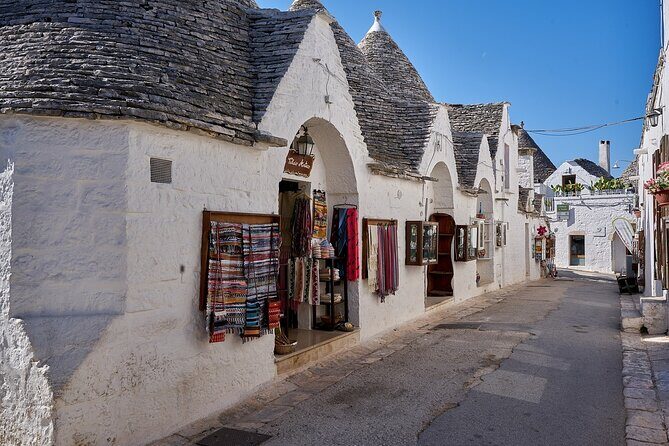 From Bari: Visit Polignano a Mare and Alberobello - From Bari at 9:00: How the Day Actually Plays Out