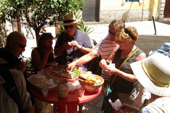 People of Bari unusual guided tour - Live pasta making: the hands-on part that makes it stick