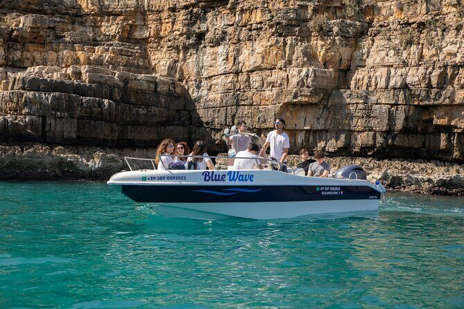 Polignano a Mare: Boat Tour of the Caves - Small Group - On-board crew and cave navigation: why small-group matters here