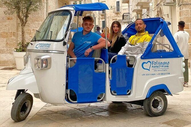 Polignano a Mare: Vintage Private Tour in TukTuk - Polignano’s inhabited center: marquis arch and city-gate orientation
