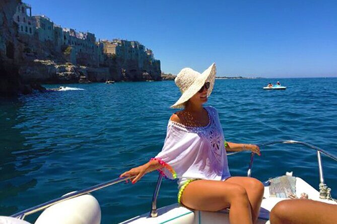 POLIGNANO BY BOAT: amazing sea caves and free drinks! - Key highlights you should care about
