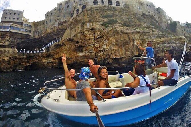 POLIGNANO BY BOAT: amazing sea caves and free drinks! - Cave of the Nuns: shapes, colors, and a real stop