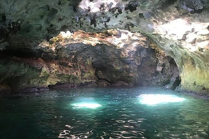 POLIGNANO BY BOAT: amazing sea caves and free drinks! - Grotta Stampagnata: short stop, big wow factor