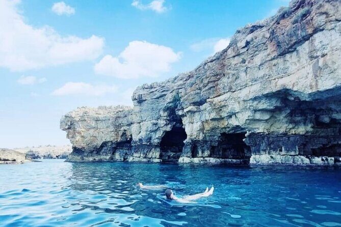 Private tour in Polignano to discover the caves with aperitif - Grotta Piana: Pebbles, Sand, and a SUP-Style Landing