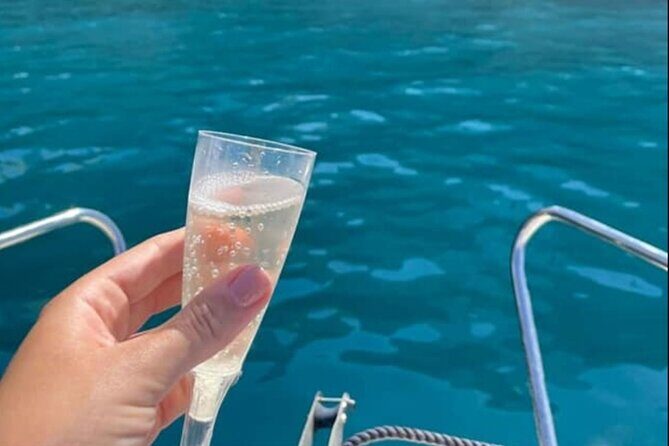 Private tour in Polignano to discover the caves with aperitif - Back in Polignano a Mare: The Aperitif Coast Finale