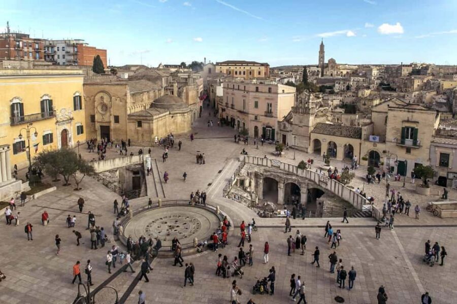 Tour di Alberobello e Matera in bus privato da Bari - Matera first impression: what “sassi” really means when you walk it