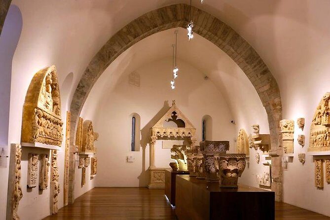 Tour of the fortifications of Bari: the defenses of the city and their history - Entering Castello Normanno Svevo: Norman-Swabian power, explained simply
