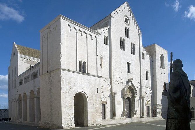Tour of the fortifications of Bari: the defenses of the city and their history - The Wall Walk on Via Venezia: the moment the city layout clicks