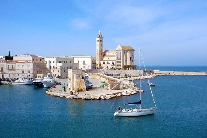 Trani Private Tour: a piece of art overlooking the Adriatic sea - A private walk through medieval Trani with Adriatic views