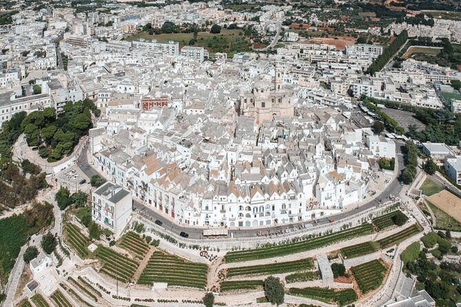 Valle d'Itria Tour: Polignano, Ostuni e Locorotondo, da Bari - Stop 2: Ostuni, the White City and Santa Maria Assunta cathedral views