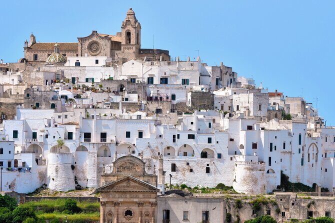 Valle d'Itria Tour: Polignano, Ostuni e Locorotondo, da Bari - Stop 3: Locorotondo’s cobbled chianche lanes and cummerse houses