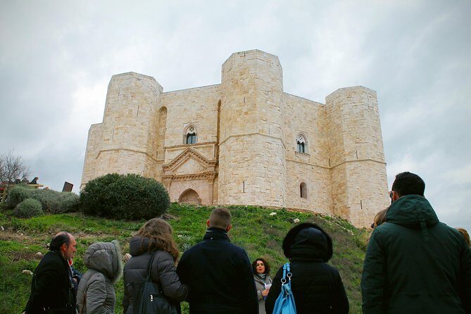 Walking tour Castel del Monte Unesco site - Meeting point at Parcheggio CAT and how to plan your start